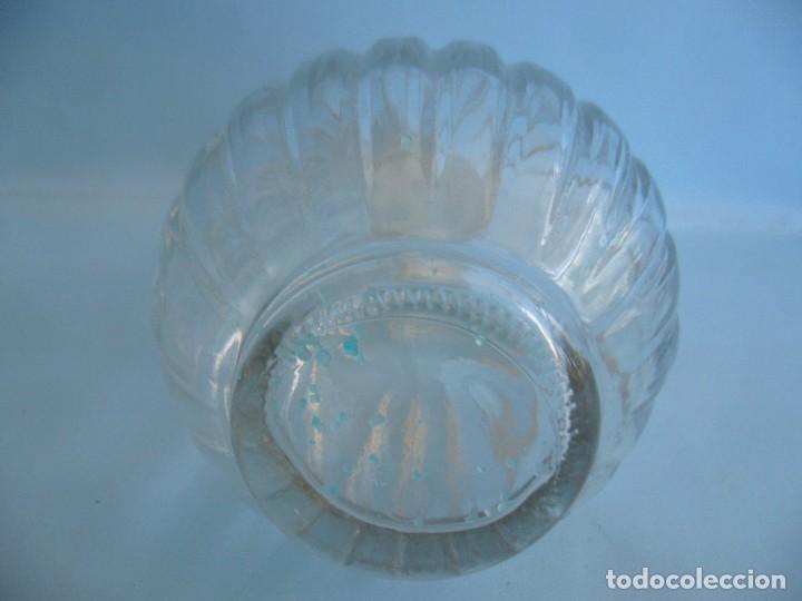 Botellas antiguas: BOTELLA CRISTAL TALLADA - Foto 3