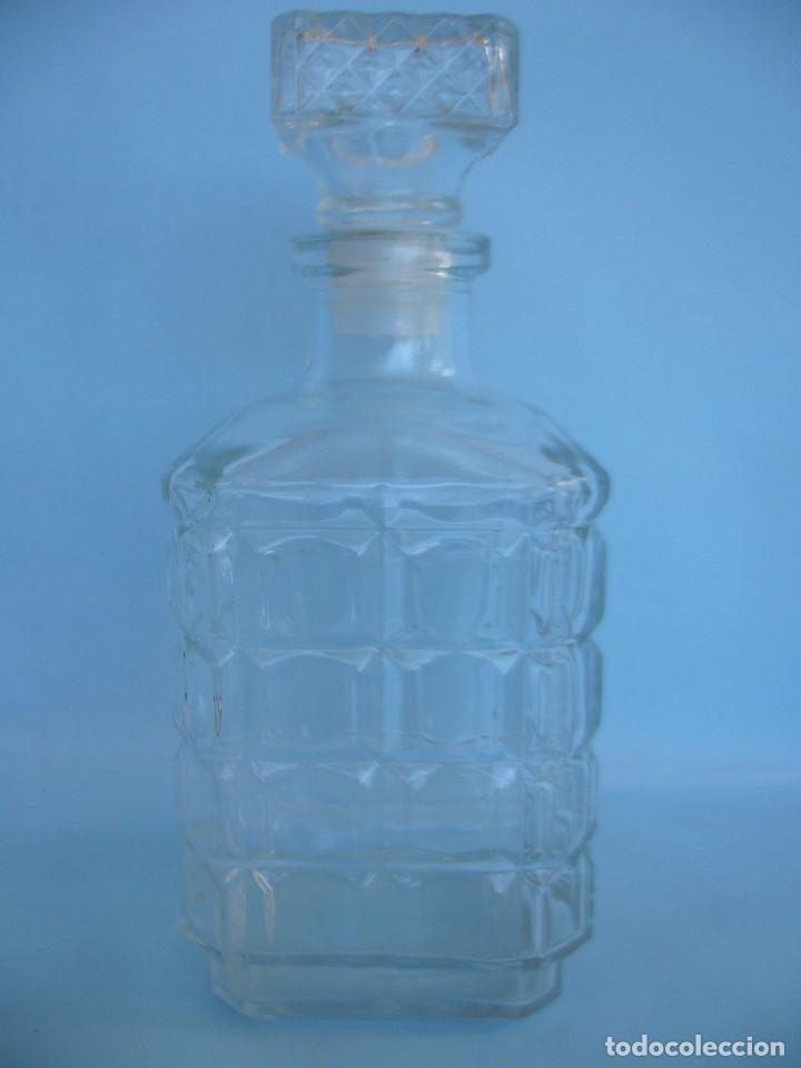 Botellas antiguas: BOTELLA CRISTAL TALLADA - Foto 1