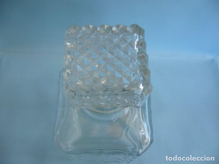 Botellas antiguas: BOTELLA CRISTAL TALLADA - Foto 2