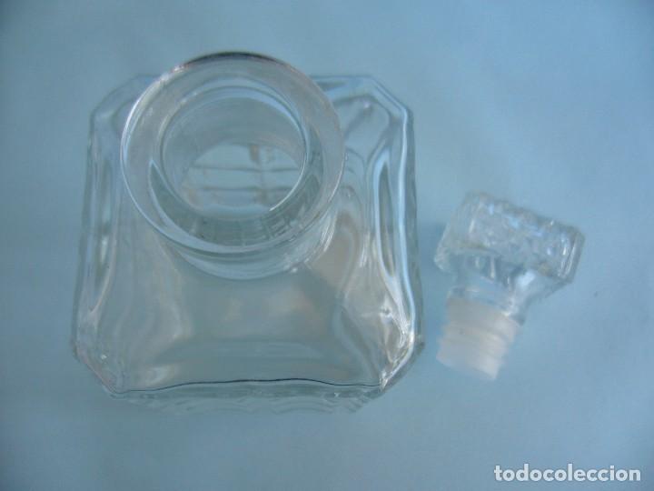 Botellas antiguas: BOTELLA CRISTAL TALLADA - Foto 3
