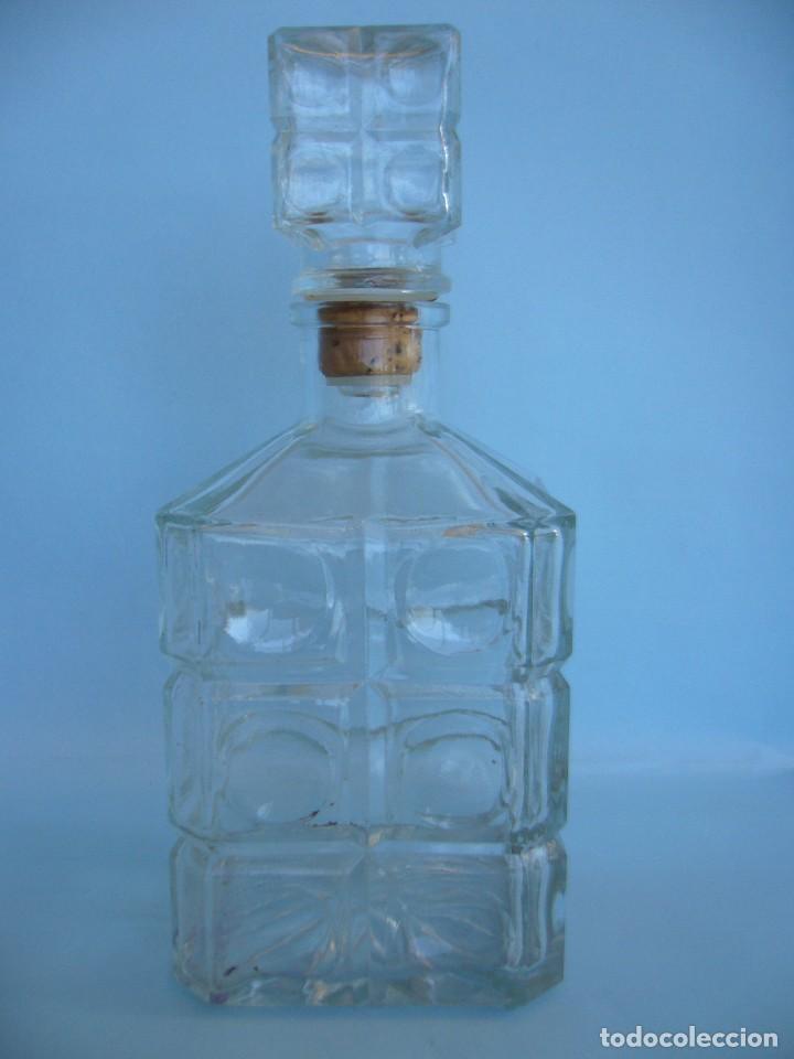 Botellas antiguas: BOTELLA CRISTAL TALLADA - Foto 1