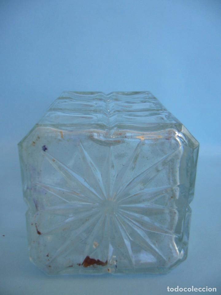 Botellas antiguas: BOTELLA CRISTAL TALLADA - Foto 3
