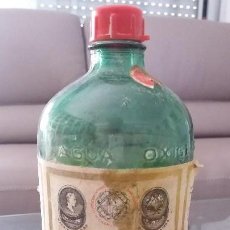 Botellas antiguas: ANTIGUA BOTELLA CON SELLO DE AGUA OXIGENADA LABORATORIO FORET BARCELONA FARMACÉUTICO SANROMA. Lote 83784444