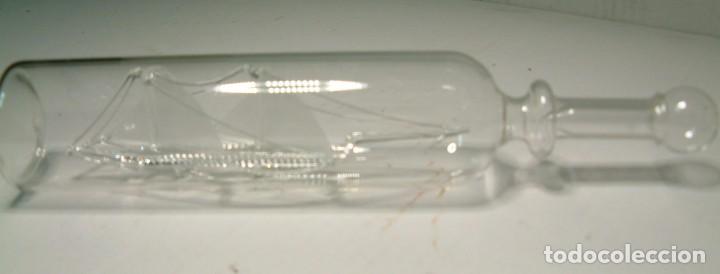 Botellas antiguas: Barco dentro de una botella de cristal - Foto 3