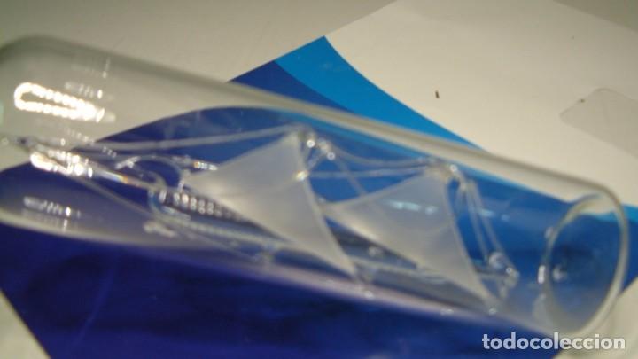 Botellas antiguas: Barco dentro de una botella de cristal - Foto 4