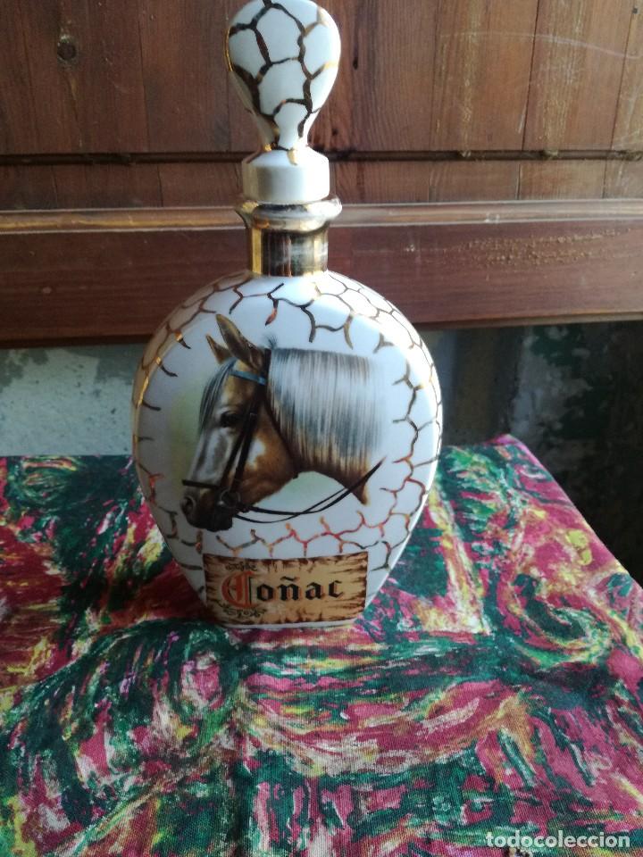 Botellas antiguas: BOTELLA DE CERAMICA - CO&Ntilde;AC . - Foto 1