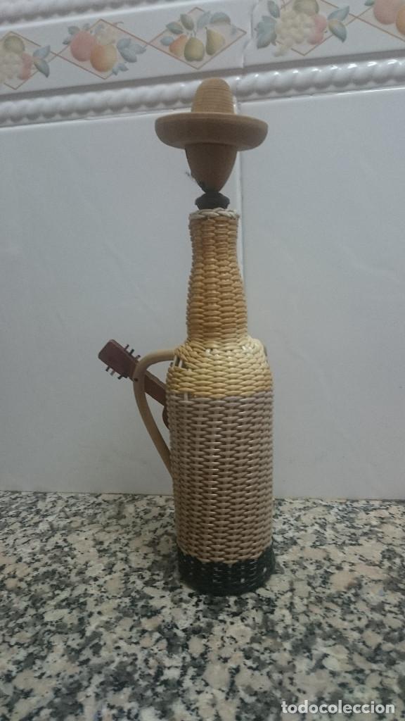 Botellas antiguas: BOTELLA FORMA MEXICANO FORADA  VACIA - Foto 3