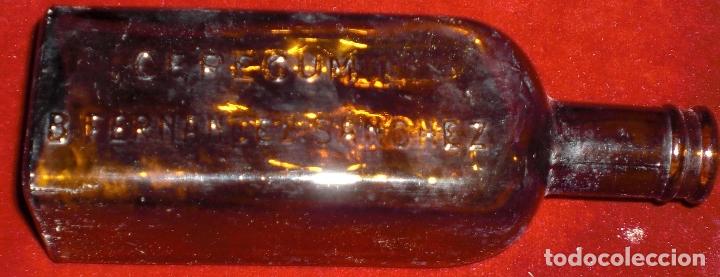 Botellas antiguas: Antigua botella ceregumil - Foto 1