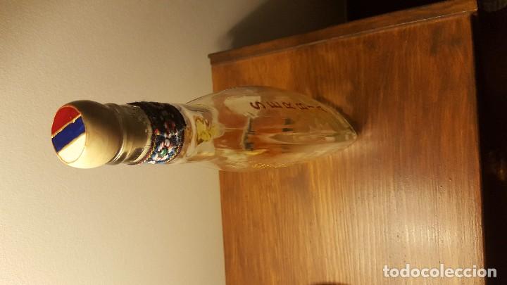 Botellas antiguas: Botella decorada de Serbia - Foto 3