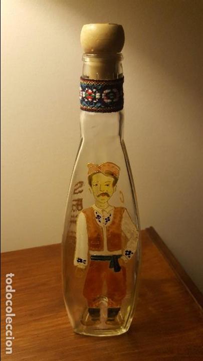 Botellas antiguas: Botella decorada de Serbia - Foto 1