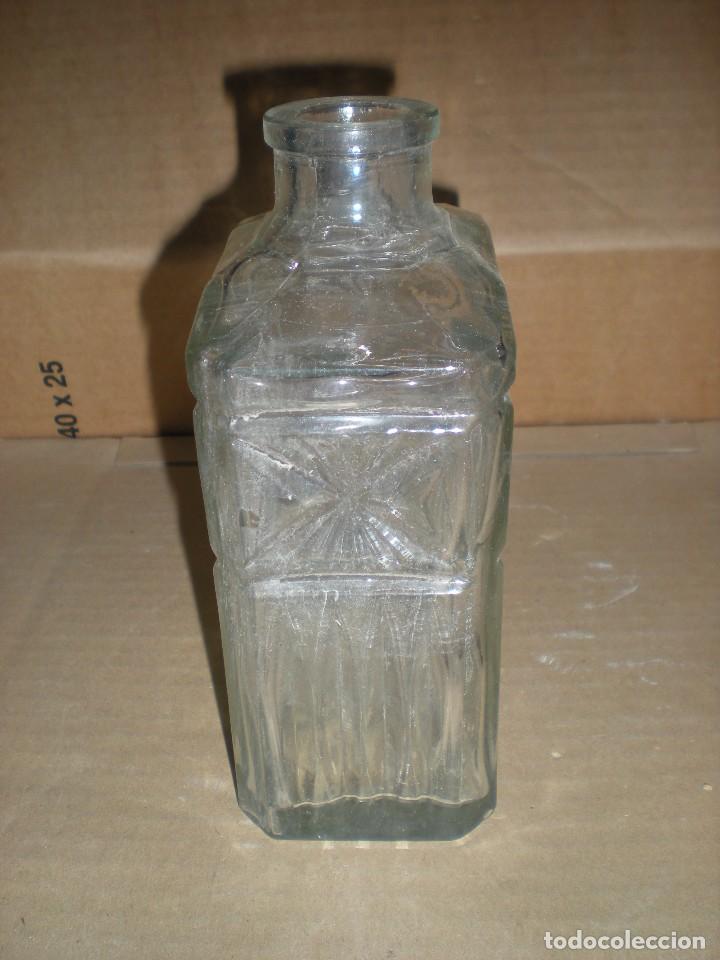 Botellas antiguas: Botella de cristal tallado, base rectangular 12x7x15cm - Foto 2