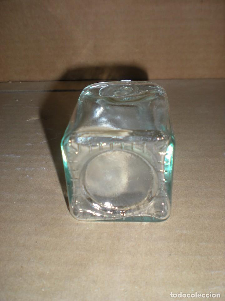 Botellas antiguas: peque&ntilde;a botellita de cristal con base rectangular 5x5x9cm - Foto 5