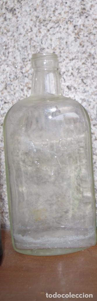 Botellas antiguas: BOTELLA VAC&Iacute;A LARIOS S.A. - Foto 1