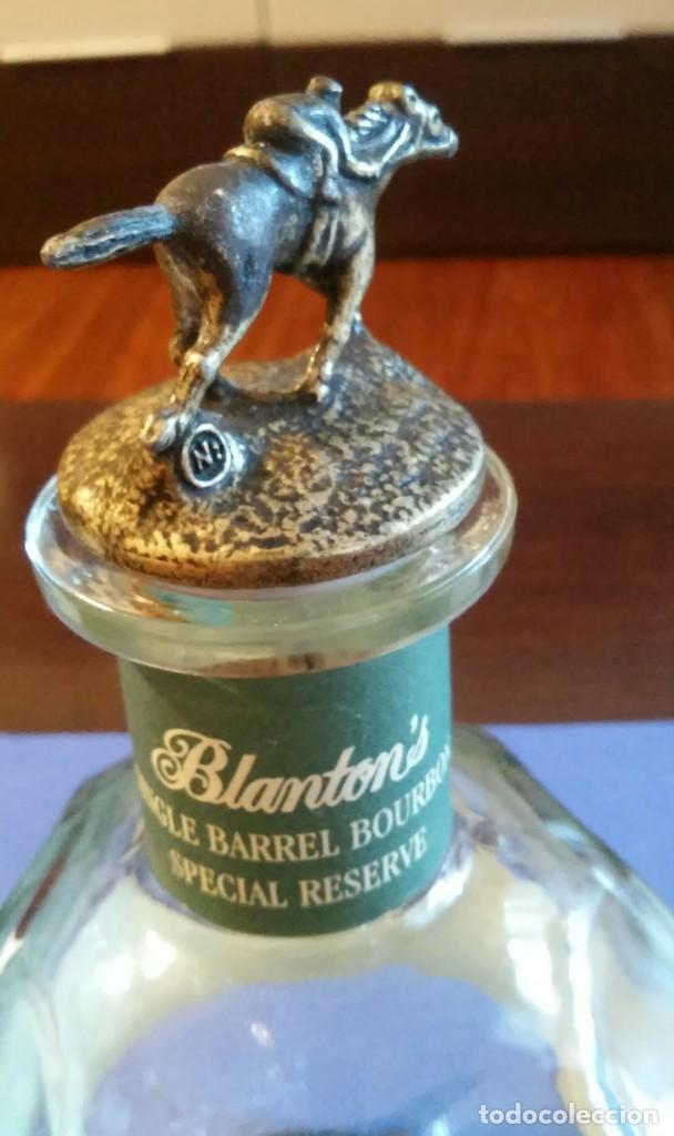 Botellas antiguas: preciosa botella bourbon blantons - Foto 2