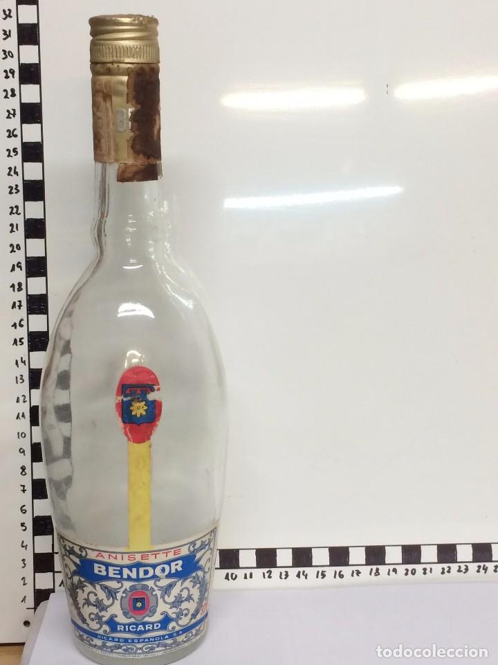 Botellas antiguas: BOETLLA ANISETTE BENDOR - Foto 1