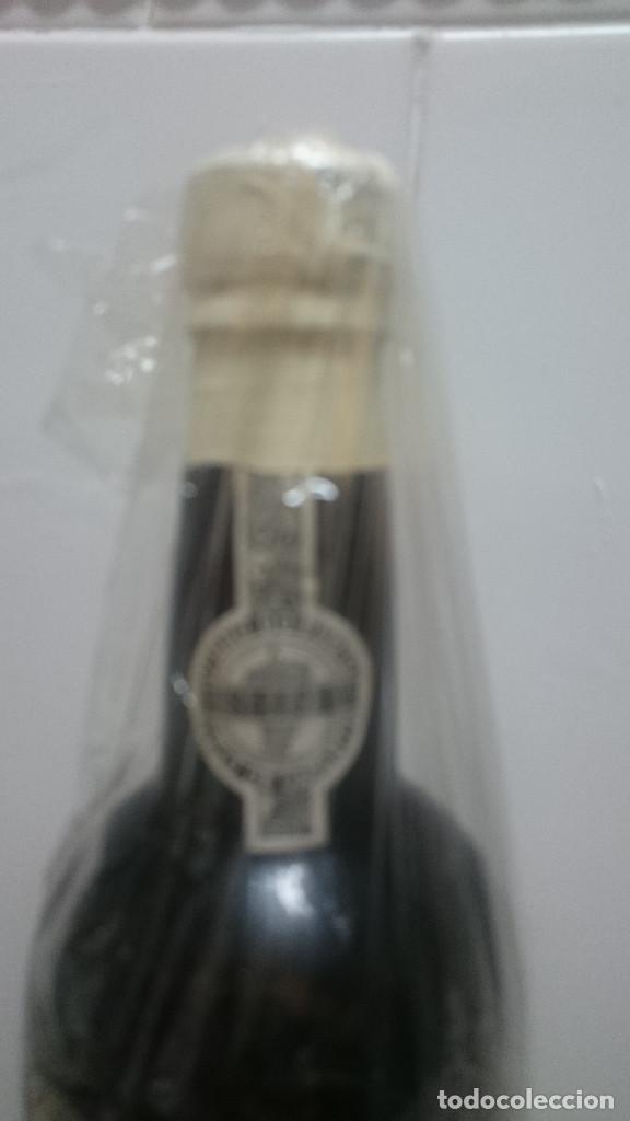 Botellas antiguas: ANTIGUA BOTELLA PORT RUBY SANDEMAN - Foto 4