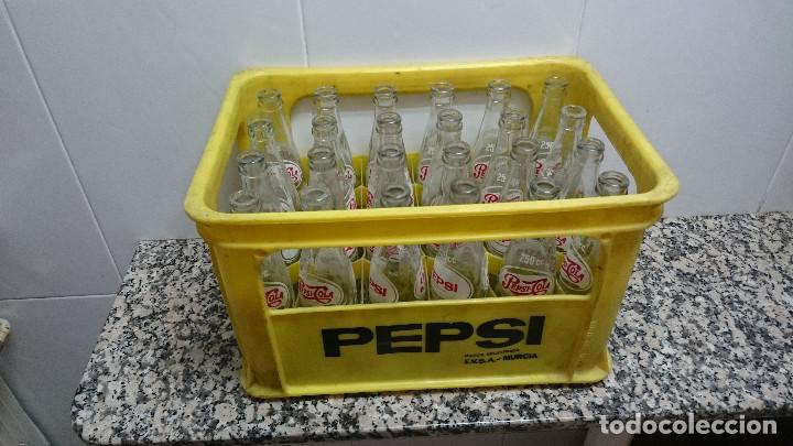 Botellas antiguas: CAJA CON 24 BOTELLINES PEPSI COLA - Foto 4