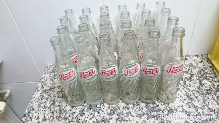 Botellas antiguas: CAJA CON 24 BOTELLINES PEPSI COLA - Foto 6