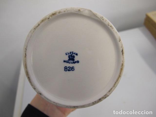 Botellas antiguas: Botella de cer&aacute;mica Elseva de Delft, Holanda. - Foto 3