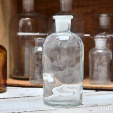 Botellas antiguas: BOTELLA DE CRISTAL MEDICAMENTO - ANTIGUO BOTE DE VIDRIO FARMACIA FRASCO MEDICINA PEQUEÑO. Lote 102811819