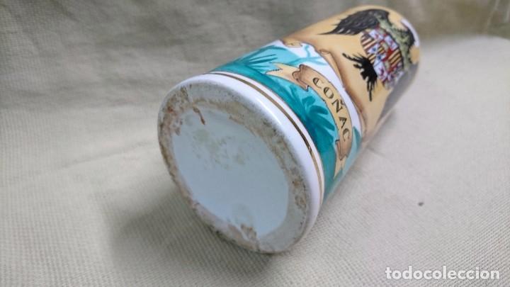 Botellas antiguas: BOTELLA DE PORCELANA CON ESCUDO - Foto 6