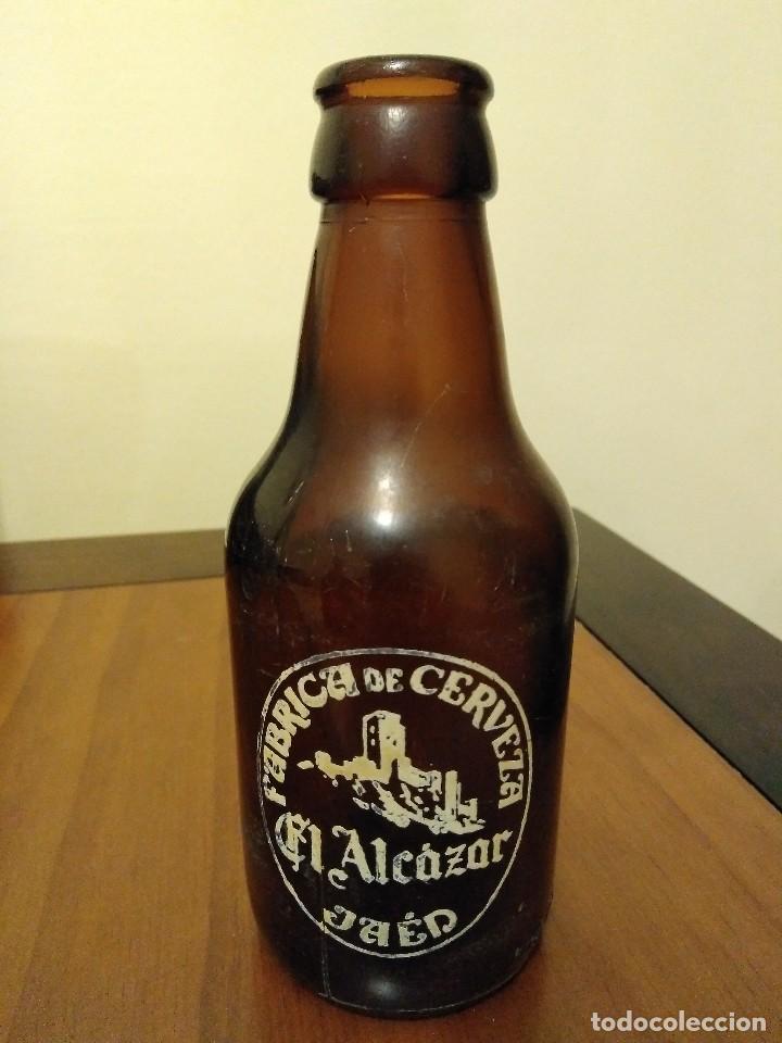 Botellas antiguas: Botella cerveza Alc&aacute;zar. - Foto 1
