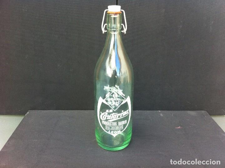 Botellas antiguas: BOTELLA DE GASEOSA (LA CANTARINA) LE&Oacute;N - Foto 1