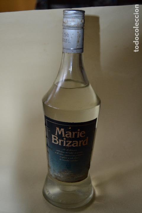Botellas antiguas: BOTELLA DE MARIE BRIZARD SIN ABRIR - Foto 1
