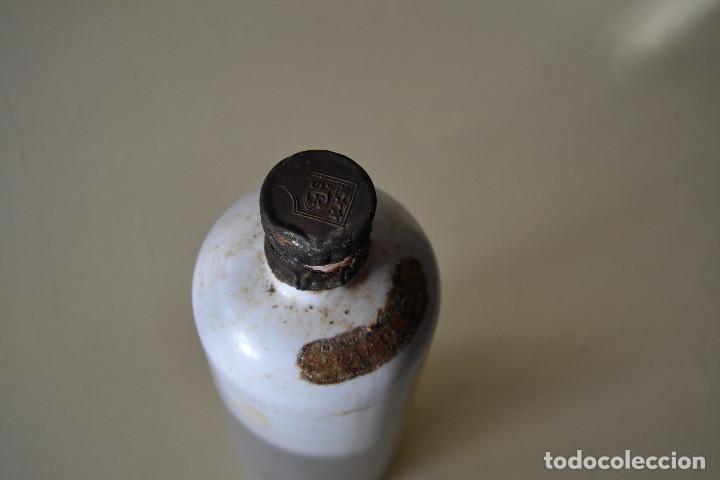 Botellas antiguas: CURACAO BLANCO EN BOTELLA DE CERAMICA - Foto 2