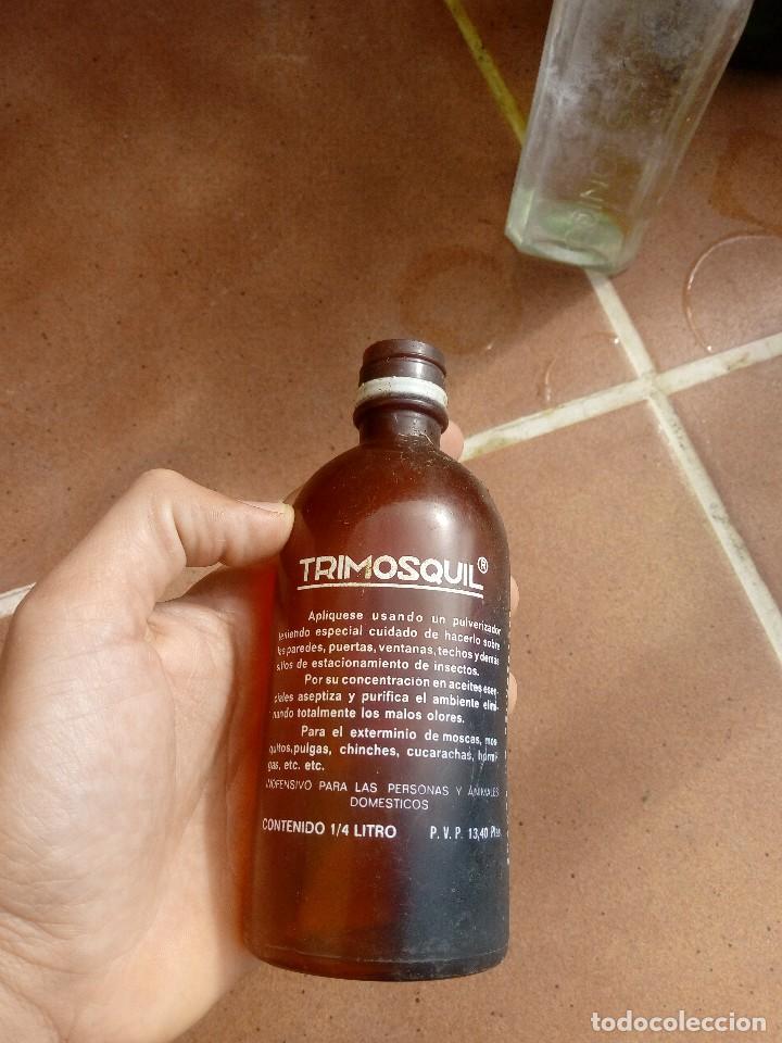 Botellas antiguas: Antigua botella serigrafia plastico insecticida trimosquil disa las palmas canarias - Foto 2 - 161670057