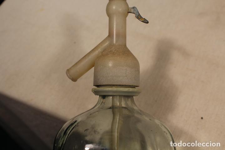 Botellas antiguas: botella de sifon la revoltosa - Foto 4