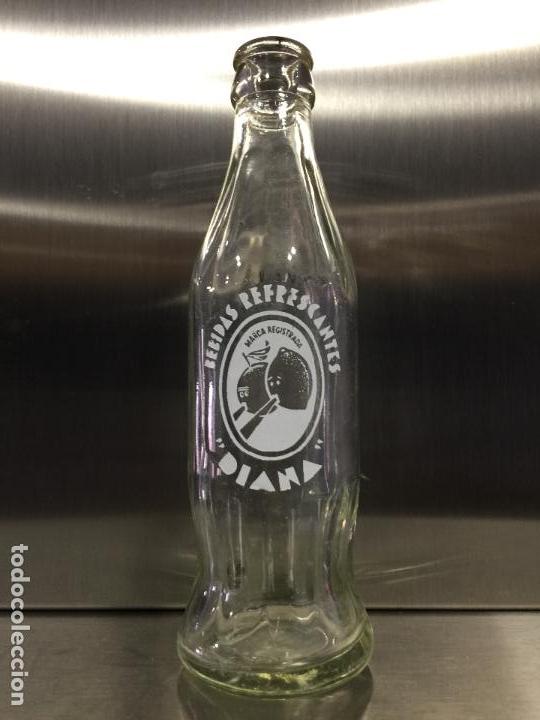 Botellas antiguas: RARA BOTELLA DE REFRESCOS DIANA - Foto 1
