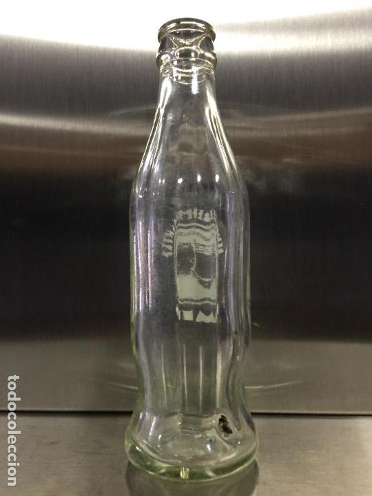 Botellas antiguas: RARA BOTELLA DE REFRESCOS DIANA - Foto 2