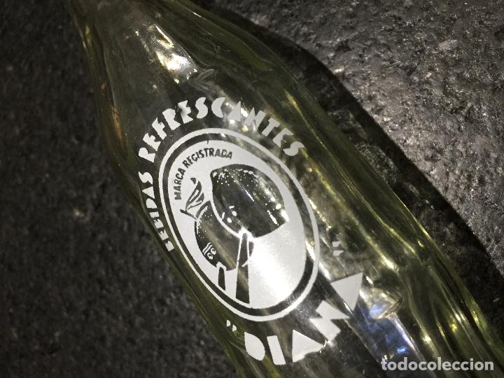 Botellas antiguas: RARA BOTELLA DE REFRESCOS DIANA - Foto 2