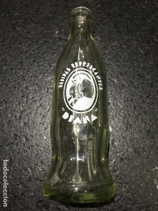 Botellas antiguas: RARA BOTELLA DE REFRESCOS DIANA - Foto 3