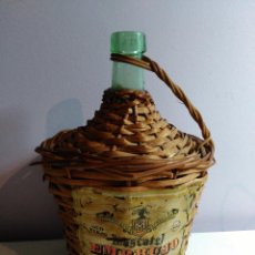 Botellas antiguas: GARRAFA DE MIMBRE. DE MOSCATEL EMBRUJO DE JOSÉ SANCHES AJOFRIN. 