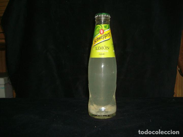 Botellas antiguas: botella schweppes limon - Foto 1