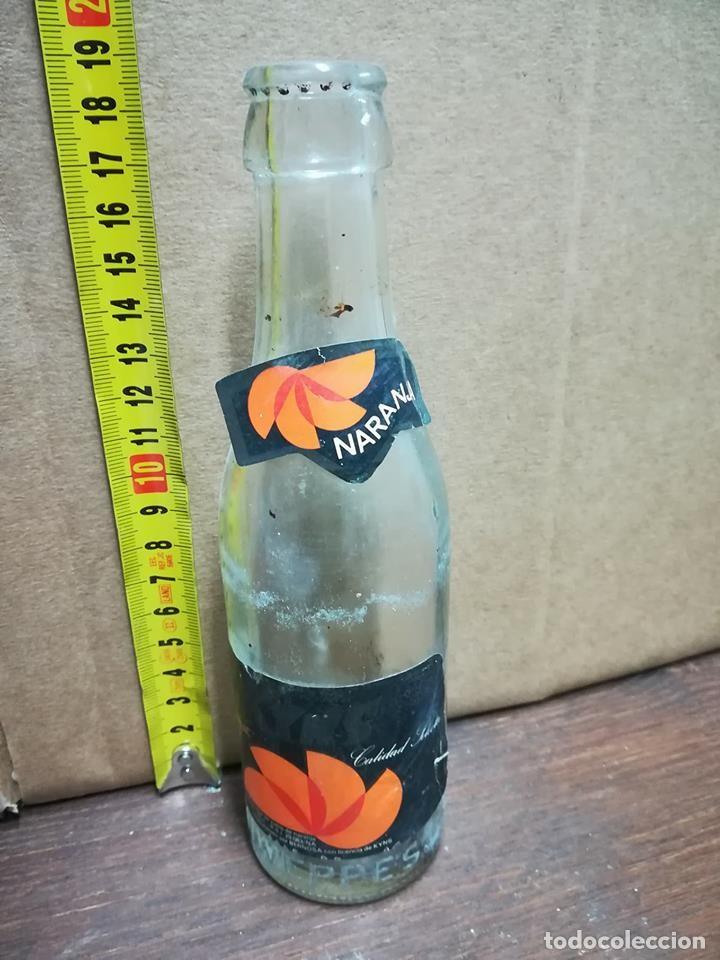 Botellas antiguas: botellin kyns naranja - Foto 1