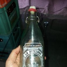 Botellas antiguas: ANTIGUAS BOTELLAS DE GASEOSA LA ARTESANA LORENZO ALONSO MIÑAMBRES DE LA VALDUERNA FABRICANTE 5711. Lote 115081599