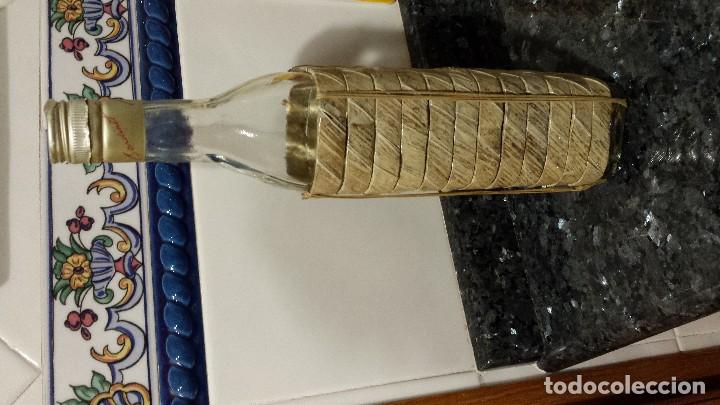 Botellas antiguas: Antigua botella maraschino bardinet - Foto 4