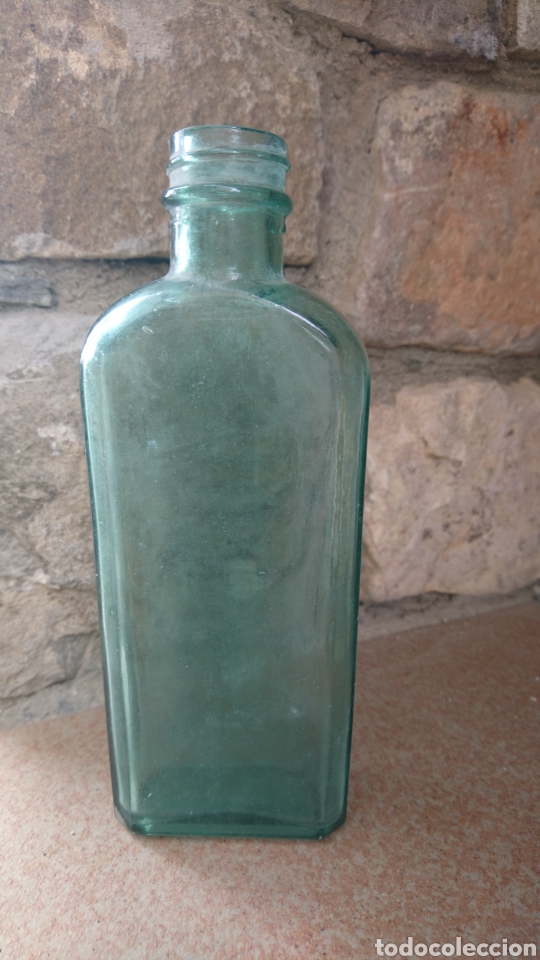 Botellas antiguas: Botella medicamento Verde. - Foto 1