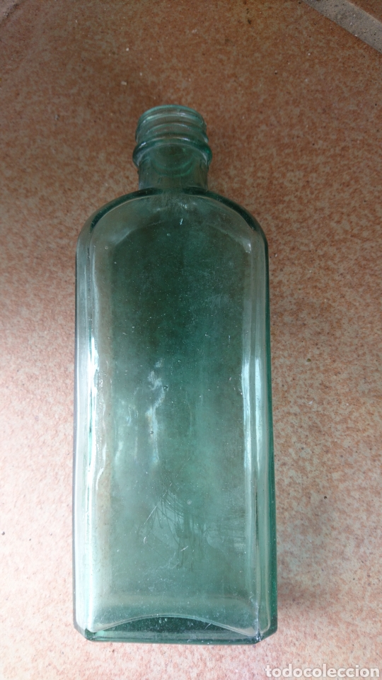Botellas antiguas: Botella medicamento Verde. - Foto 2