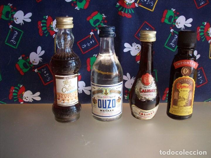 Botellas antiguas: 5 miniaturas de botellas de licor - Foto 2