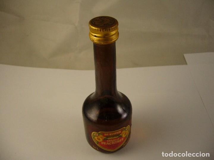 Botellas antiguas: Botellin original peachtree - Foto 1