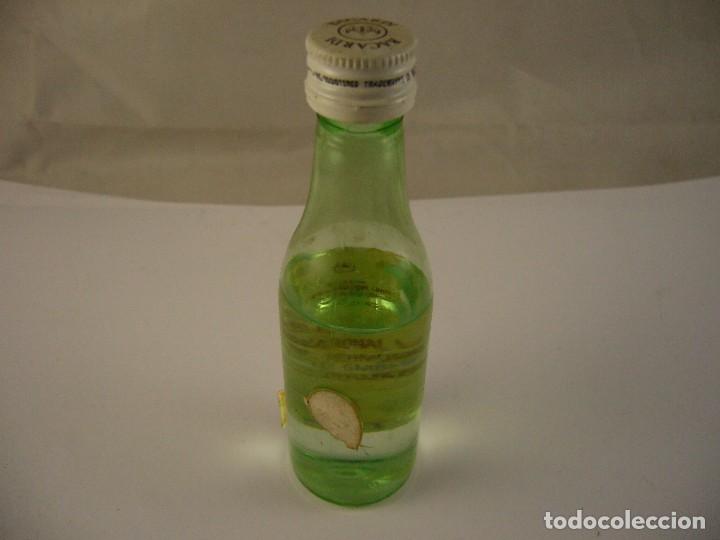 Botellas antiguas: Botellin Bacardi plastico - Foto 4