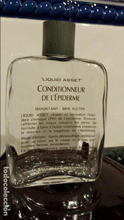 Botellas antiguas: Antigua botella Revlon. - Foto 1