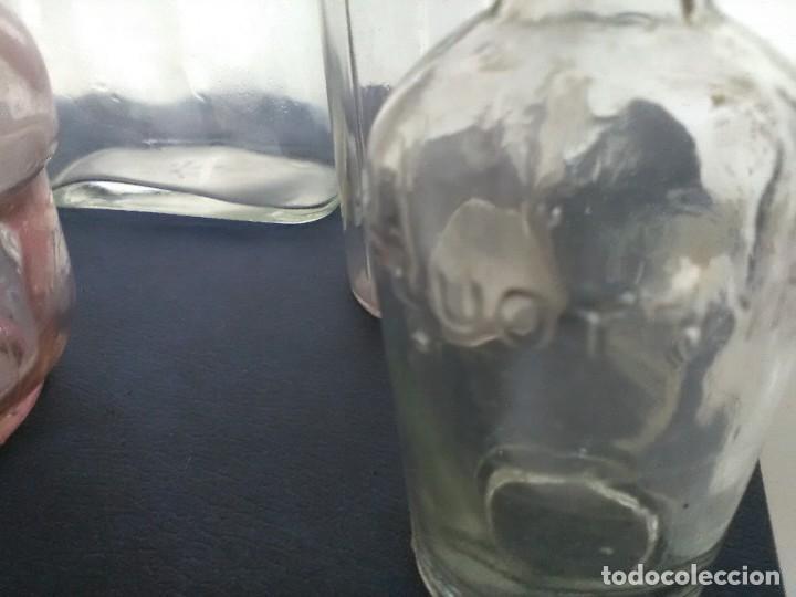 Botellas antiguas: Lote de 5 botellas de cristal - Foto 3