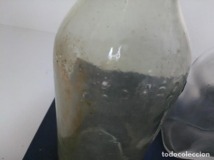 Botellas antiguas: Lote de 5 botellas de cristal - Foto 4