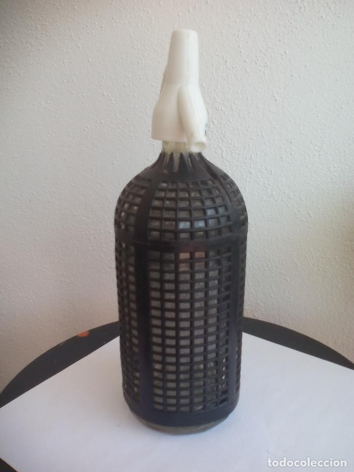 Botellas antiguas: BOTELLA SIF&Oacute;N. TABERNA LA CHUNGA. M&Aacute;LAGA. 30 CM - Foto 2