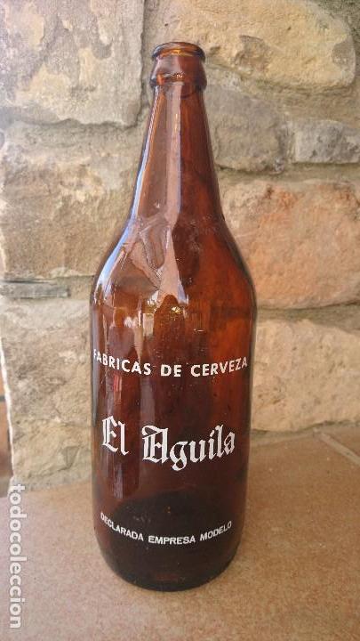 Botellas antiguas: Botella Cerveza El Aguila - Foto 2